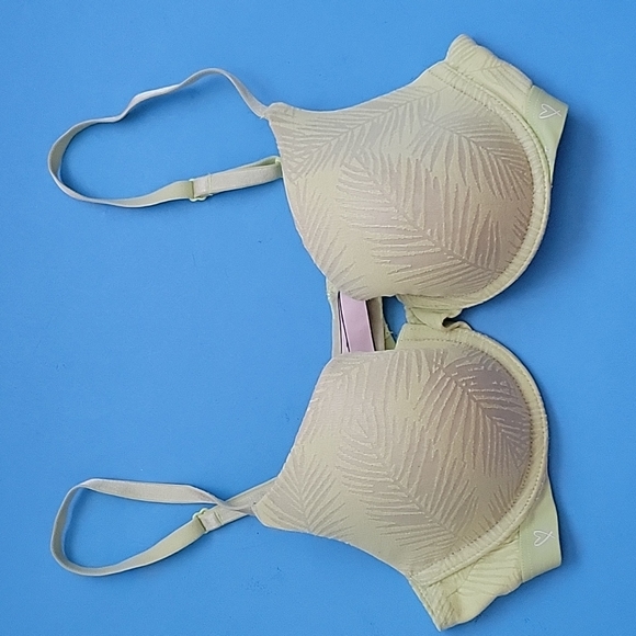 Victoria's Secret Bras - Picture 6 of 10